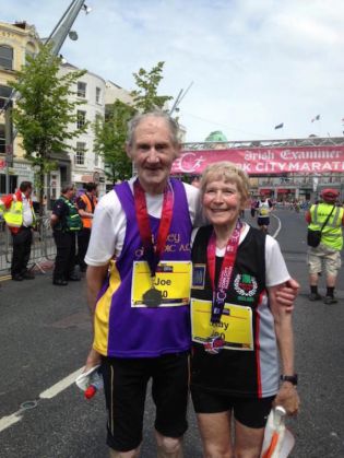 Emoţionant. Un cuplu a aniversat 57 de ani de căsnicie alergând la un maraton 3 HoldingHandsMarathon2_216749.jpg