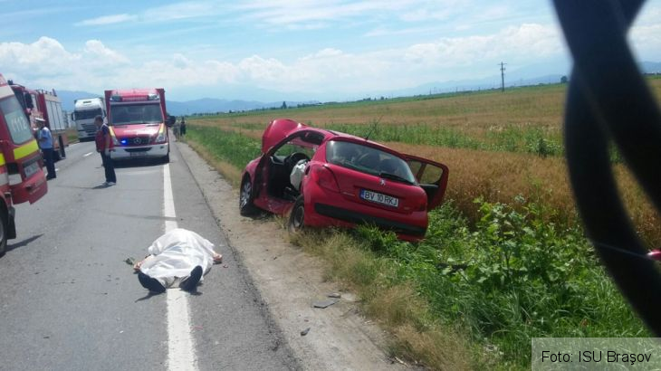 UPDATE. BRAŞOV. Imagini de la accidentul de lângă Feldioara, soldat cu un mort şi cinci răniţi 4 IMG-20160706-WA0003_216215.jpg