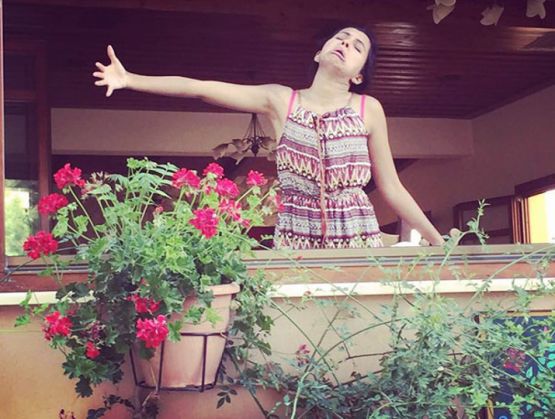 funny-honeymoon-photography-without-husband-huma-mobin-24_21