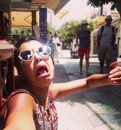 funny-honeymoon-photography-without-husband-huma-mobin-29_21