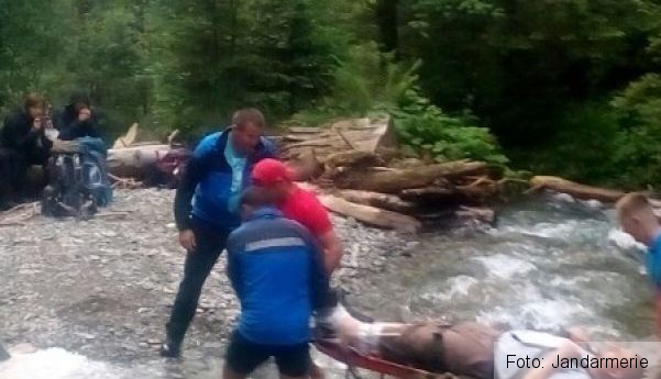 BRAȘOV. Turistul maghiar rănit în Munții Făgăraș a fost coborât în siguranță la bază (FOTO) 2 turist ranit_217276.jpg