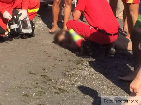 Turistă resuscitată pe plajă! (FOTO) 2 turista resuscitare 3_216153.jpg