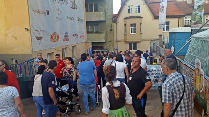 Halbele de bere din plastic de la Oktoberfest se REFOLOSESC. OPC Brașov verifică în ce condiții! 3 20160827_1939_220241.jpg