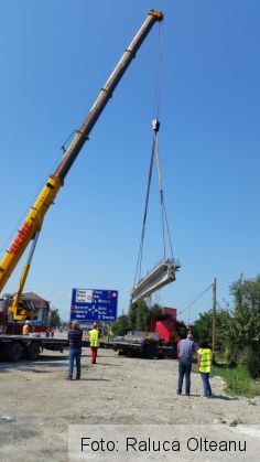 BRAŞOV. Se pun grinzile noului pod de la capătul străzii Zizinului (Galerie FOTO) 10 20160829_124926_220249.jpg