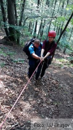 BRAŞOV. Două femei au fost salvate de pe... Tâmpa 4 IMG-20160802-WA0003_218254.jpg