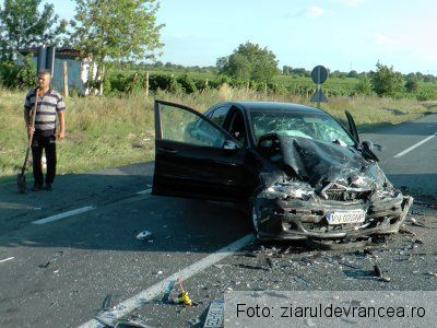 O șoferiță însărcinată și mama ei au murit pe loc, într-un accident rutier (FOTO) 2 accidentvrancea3.jpg