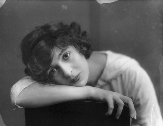 FOTO. 10 femei frumoase, vedete acum 100 de ani 10 most-beautiful-women-edwardian-era-1900s-11-578c7e650e67a__7