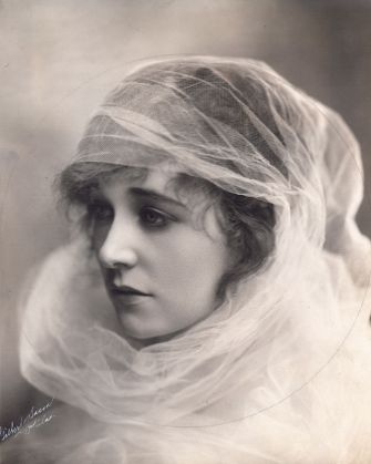 FOTO. 10 femei frumoase, vedete acum 100 de ani 9 most-beautiful-women-edwardian-era-1900s-9-578c7e6103cec__70