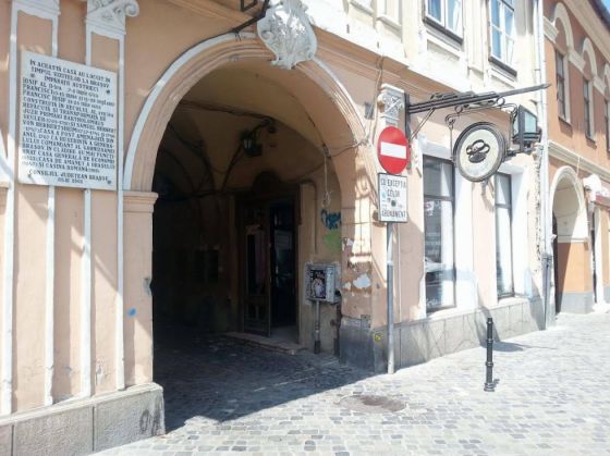 piata publica_220347.jpg