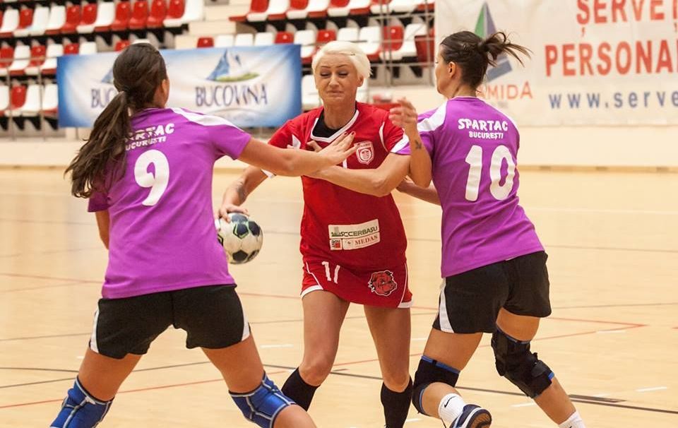 COOL. Handbalistele de la Dinamo, cu FUSTIȚE!!! Galerie foto... 5 dinamo4.jpg