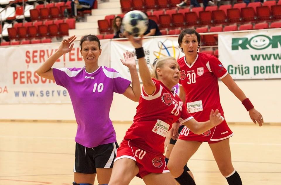 COOL. Handbalistele de la Dinamo, cu FUSTIȚE!!! Galerie foto... 2 dinamo_5.jpg