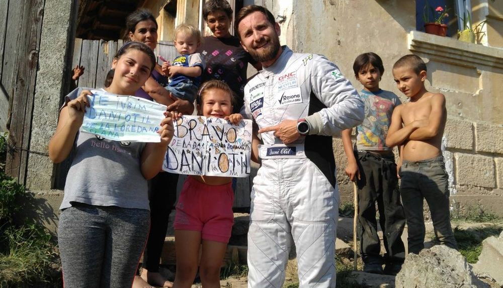 Susţinători neaşteptaţi pentru Dani Oţil la Trofeul Teliu (FOTO) 2 otil_3.jpg