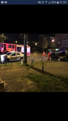 BRAȘOV. Intervenție de urgență pe Bulevardul Mihail Kogălniceanu, în urma unui accident (FOTO) 4 accident kogalniceanu 2_223734.jpg