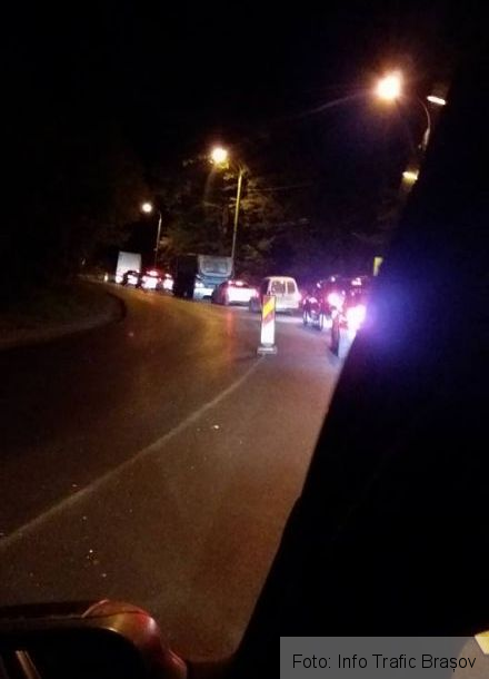 Lucrările de asfaltare pe DN 1 Ploiești - Brașov continuă și noaptea! Ce zonă este afectată (FOTO) 2 aglomeratiedn1_2.jpg