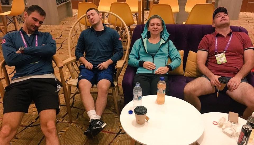 Antrenorul Simonei Halep se ţine de glume. Cum a pozat-o pe sportivă? 2 halepsomn.jpg