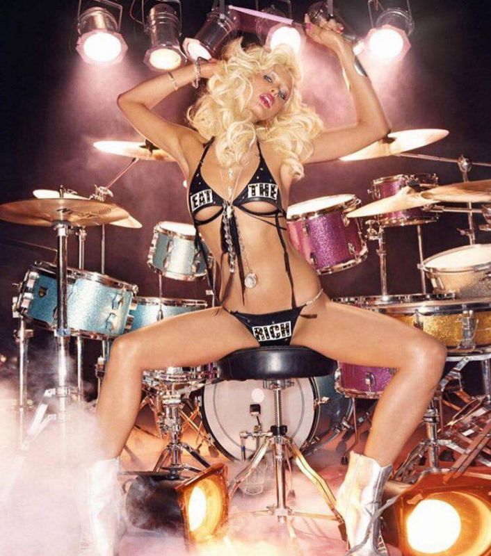 FOTO „HOT”. Paris Hilton a pozat goală pentru Rolling Stones Magazine!!! 2 hilton1.jpg