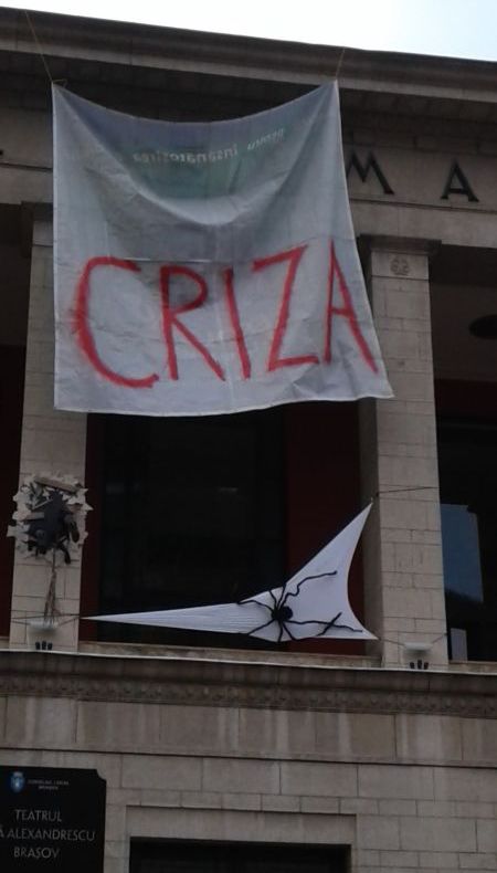 UPDATE. BRAŞOV. Actorii protestatari sfidează legea. Zarafescu va înlocui actorii care nu vor să urce pe scenă 2 protest-teatru_3.jpg