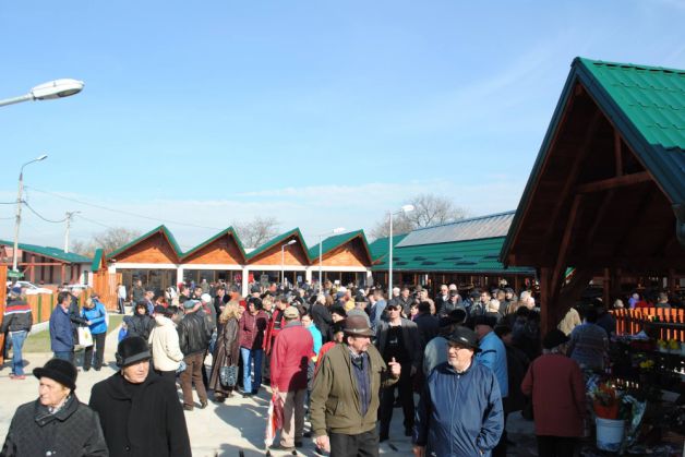 BRAŞOV. Râşnovul are de acum şi o piaţă agroalimentară modernă 5 Piata Rasnov2_224932.jpg