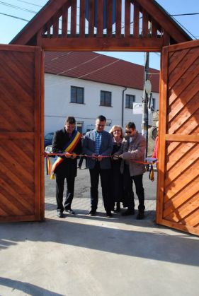 BRAŞOV. Râşnovul are de acum şi o piaţă agroalimentară modernă 2 Piata Rasnov_224930.jpg