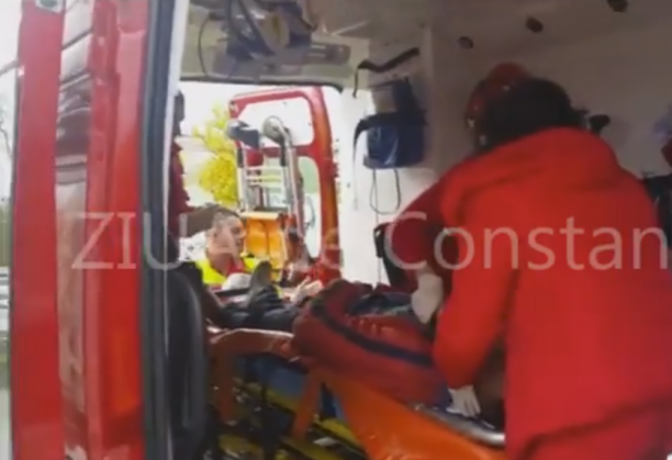 Maşină „doborâtă” de tren, din cauza nepăstrării distanţei corespunzătoare faţă de şine! (FOTO) 3 accident tren constanta 3_224982.png