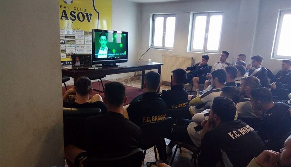 BRAȘOV. Antrenament special. „Stegarii” au testat NeuroTracker. Aplicația este folosită de formații de top precum Barcelona sau Manchester United - FOTO 2 fcbv1.jpg