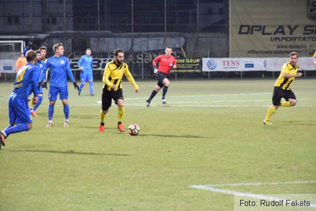 fotbalfcbrasovafumatinoiembrie02_226327.JPG