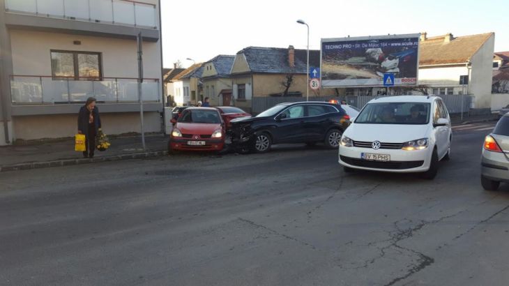 BRAŞOV. Coliziune la intersecţia străzilor Avram Iancu şi Morii 4 morii 2_226061.jpg