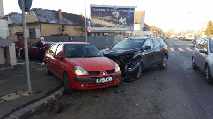 BRAŞOV. Coliziune la intersecţia străzilor Avram Iancu şi Morii 3 morii 3_226059.jpg
