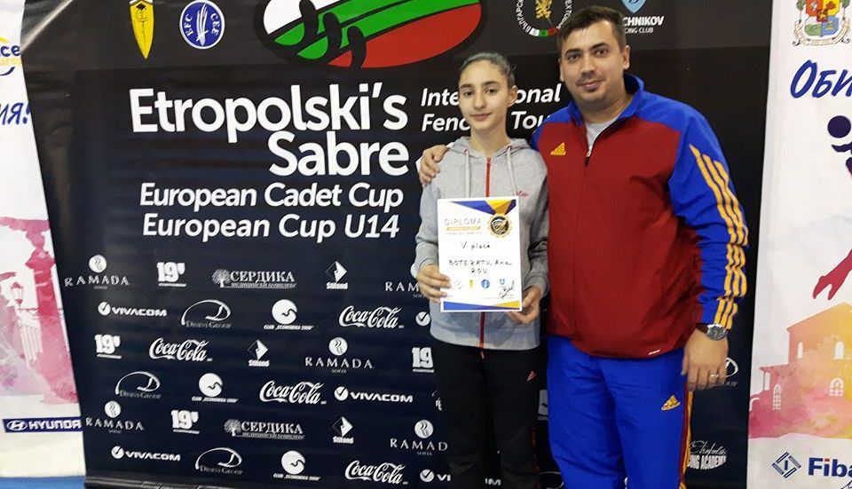 BRAȘOV. Sabrerii brașoveni au urcat pe podium la Sofia 3 sabie2.jpg