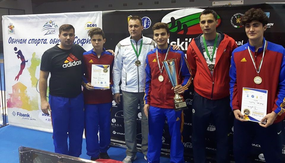 BRAȘOV. Sabrerii brașoveni au urcat pe podium la Sofia 2 sabie_4.jpg