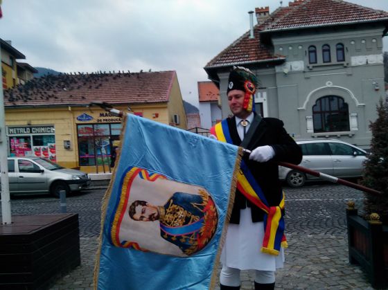 BRAȘOV. Cine a înfruntat frigul ca să intre în Hora Marii Uniri în orașul de sub Tâmpa? Unii au plecat dezamăgiți! 7 IMG_20161201_130609_226558.jpg