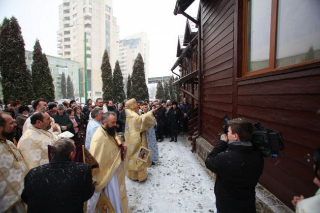 BRAȘOV. Biserica de lemn rămâne deschisă pentru închinare 7 sfintire_228296.jpg
