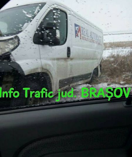 BRAŞOV. Maşină răsturnată la Predeal 2 tarlungeni_2.jpg