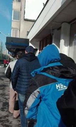 BRAŞOV. Coadă la minus 5 grade 3 Coadavama_229178.jpg