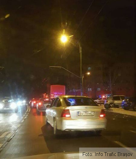 BRAȘOV. Alertă în zona Metrom! „Explozii din pământ...” (FOTO) 2 metrom_2.jpg
