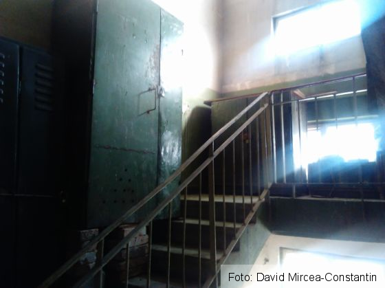 Aşa arată ieşirea de URGENŢĂ a unui imobil din Centrul Braşovului! 4 IMG_20170131_142914_230367.jpg