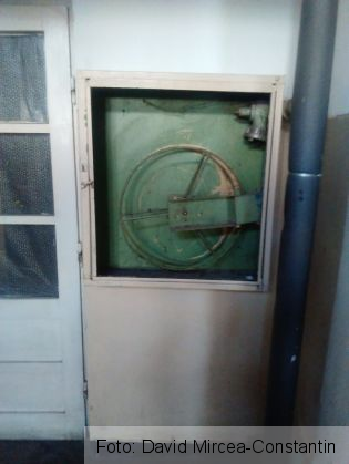 Aşa arată ieşirea de URGENŢĂ a unui imobil din Centrul Braşovului! 5 IMG_20170202_113029_230368.jpg