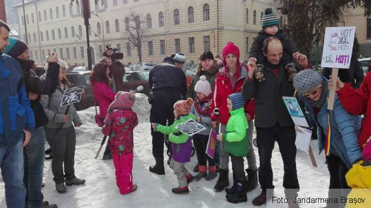 jandarmi copii 3_230593.jpg
