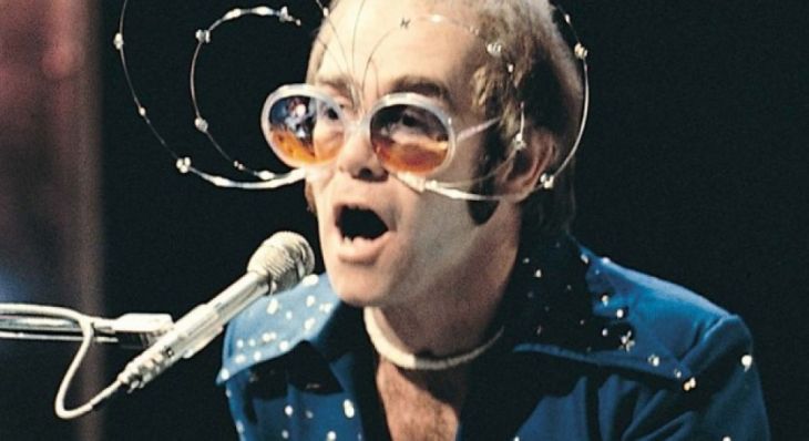 elton1-620x339_233439.jpg