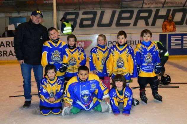 BRAȘOV. Micii hocheiști s-au întrecut în „Cupa Primăverii” 4 hocheisti2_233469.jpg