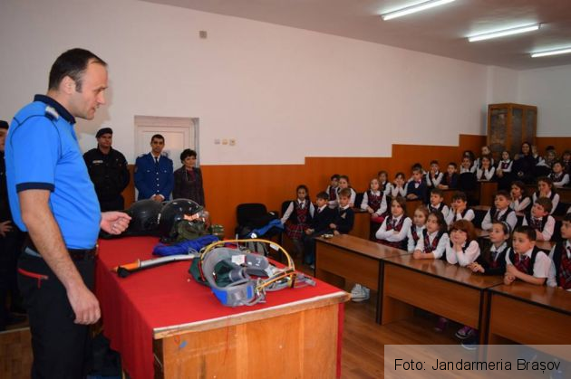 jandarmi scoala 2_233424.jpg