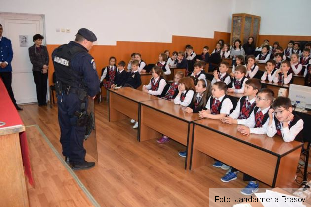 jandarmi scoala 4_233425.jpg