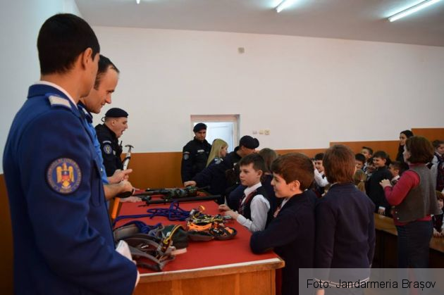 jandarmi scoala 6_233426.jpg