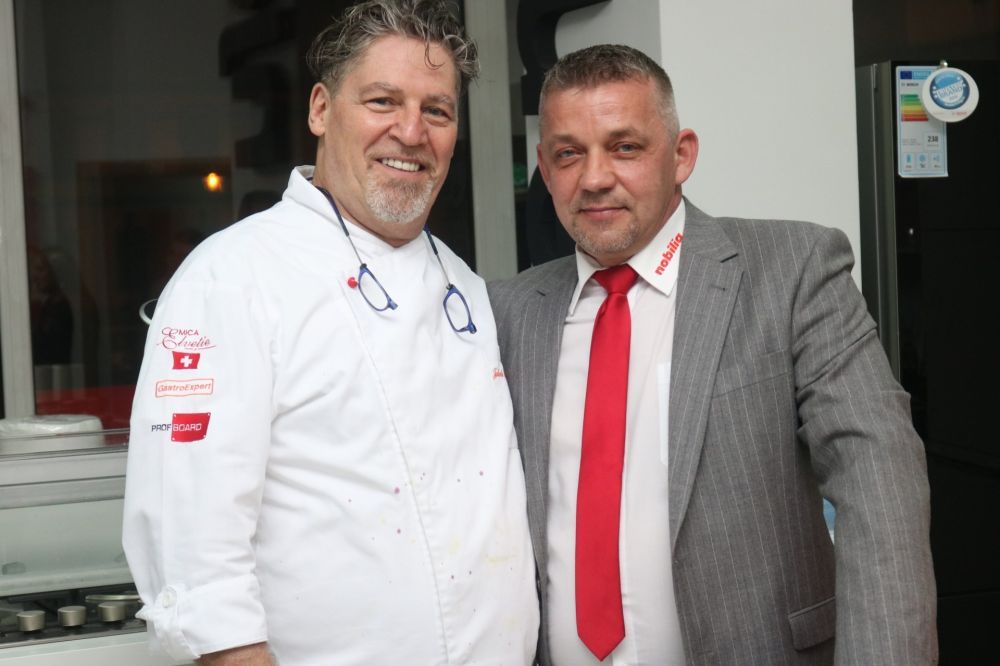 Clienţii Kuechentreff au fost răsplătiţi pentru fidelitate în cadrul unui eveniment special desfăşurat la Braşov 14 nobilia201713.jpg