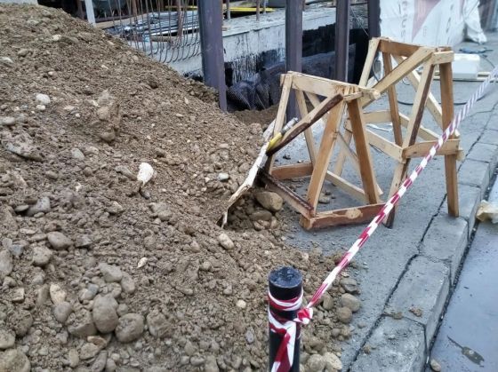 BRAŞOV. Ţeavă de gaze fisurată pe strada Verii! Pompierii asigură măsurile de siguranţă (FOTO) 2 strada verii 2_232583.jpg