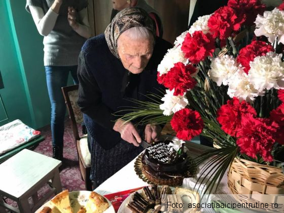 103 ani 2_234611.jpg