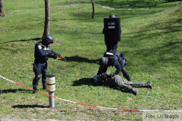 BRAŞOV. Mobilizare generală la Castelul Bran din cauza unei alerte cu bombă 5 IMG-20170410-WA0008_234155.jpg