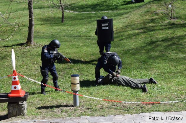 BRAŞOV. Mobilizare generală la Castelul Bran din cauza unei alerte cu bombă 4 IMG-20170410-WA0009_234154.jpg