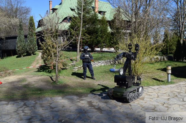 BRAŞOV. Mobilizare generală la Castelul Bran din cauza unei alerte cu bombă 9 IMG-20170410-WA0013_234159.jpg