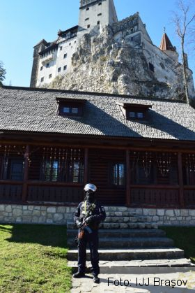 BRAŞOV. Mobilizare generală la Castelul Bran din cauza unei alerte cu bombă 10 IMG-20170410-WA0014_234160.jpg